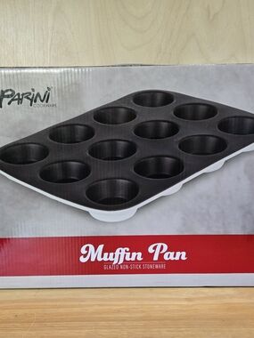Parini Black 12-Cup Muffin Pan - Non-Stick Stoneware